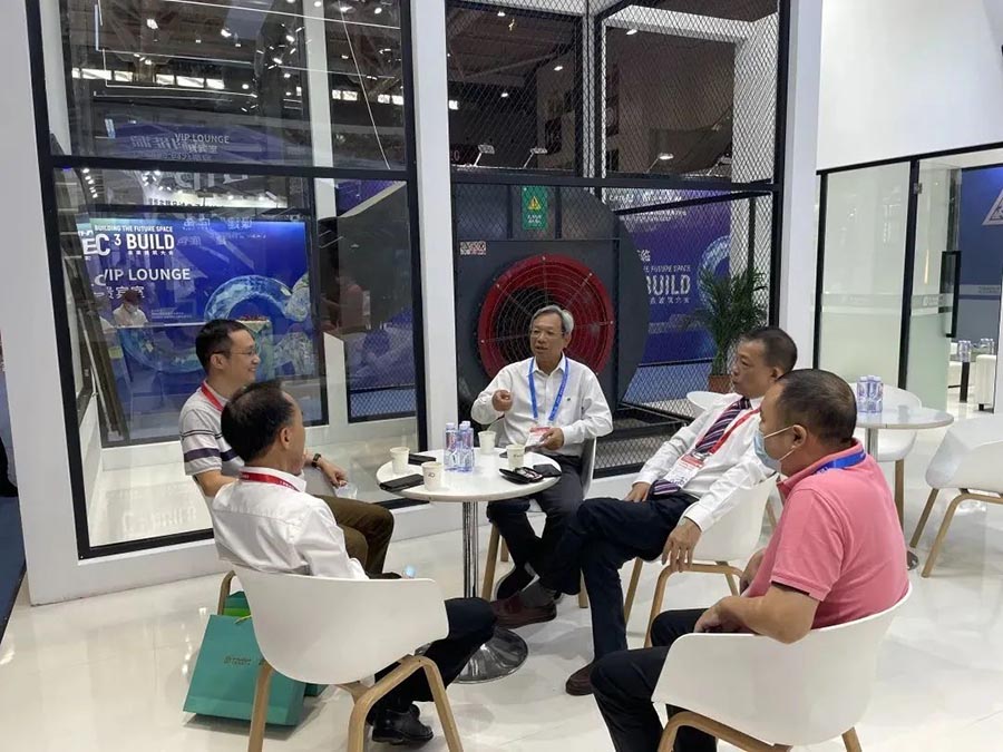 合和集團集團副董事長潘永祥先生，集團董事&總裁唐業強先生與各方賓客愉快暢談。